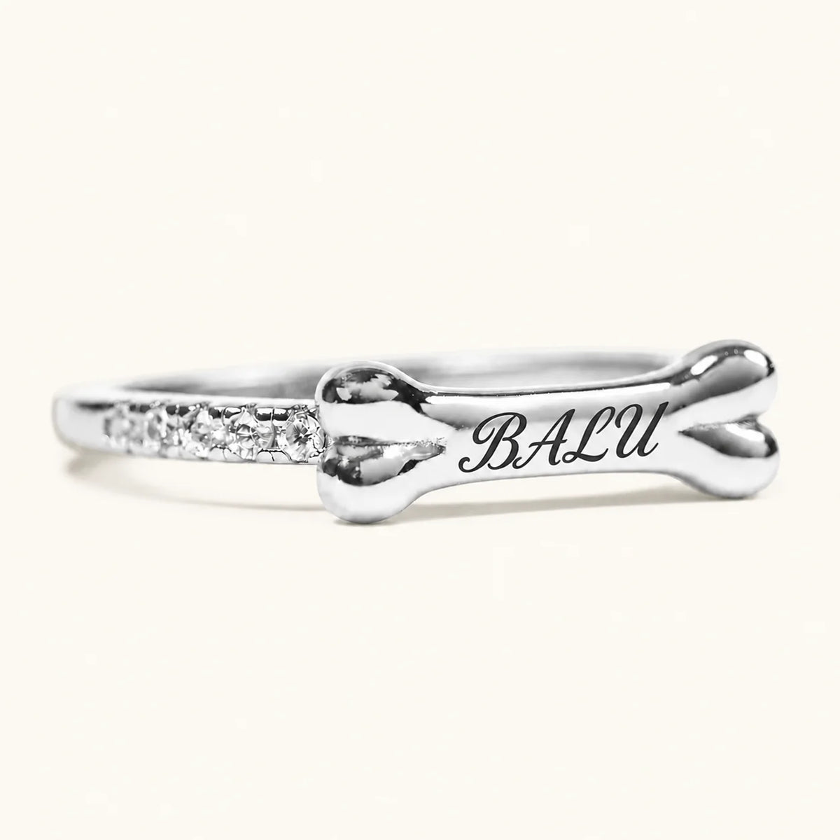 Silberner personalisierter Knochenring mit Wunschname BALU und Zirkonia – Treuespur