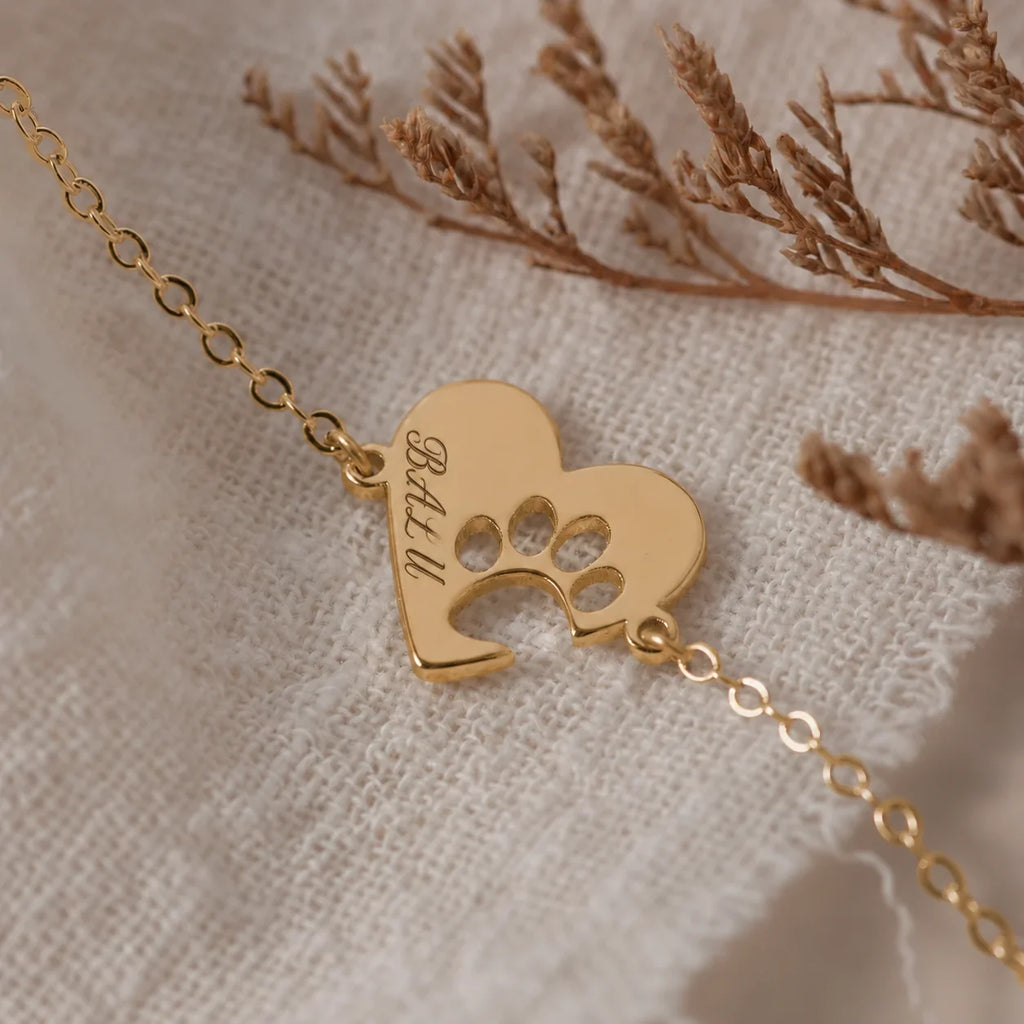 Personalized two-heart bracelet with pet name and paw motif – product detail 4 – Treuespur