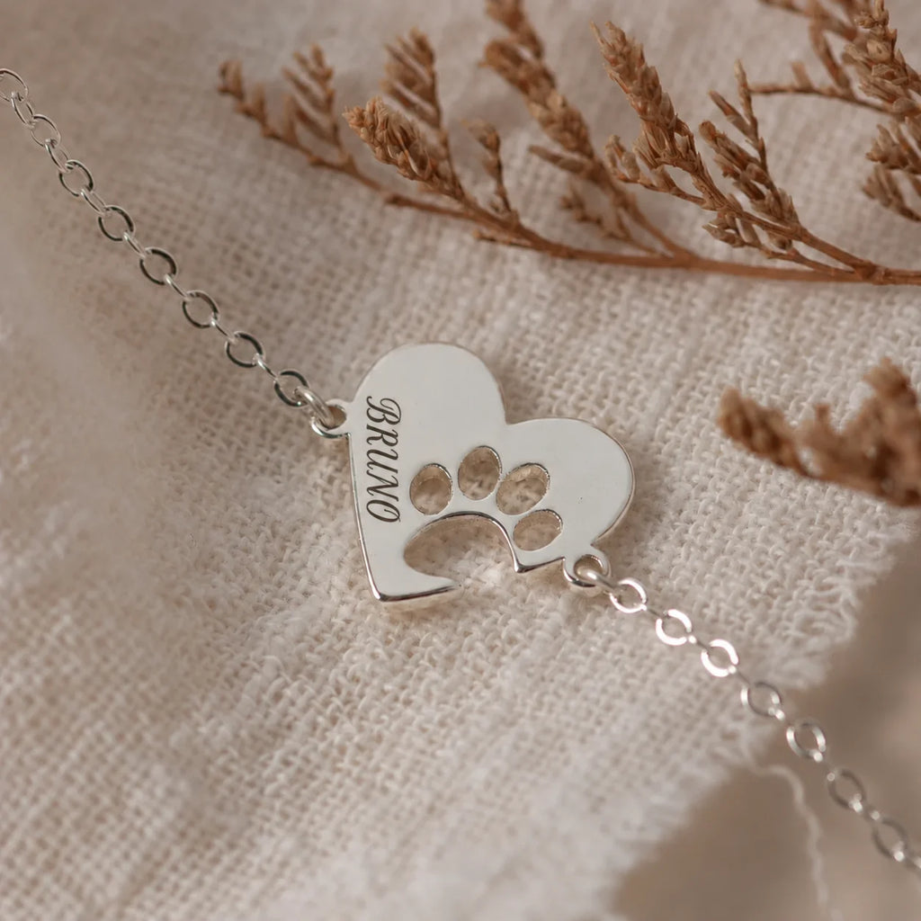 Personalized two-heart bracelet with pet name and paw motif – product detail 5 – Treuespur