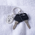 Custom pet silhouette keychain shaped from pet photo – product detail 4 – Treuespur